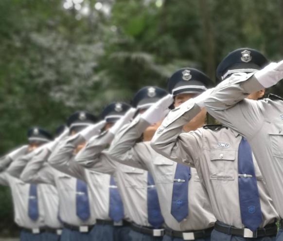 物業(yè)保安是物業(yè)管理中維護(hù)小區(qū)、商業(yè)綜合體、寫(xiě)字樓等場(chǎng)所公共安全和秩序的重要力量